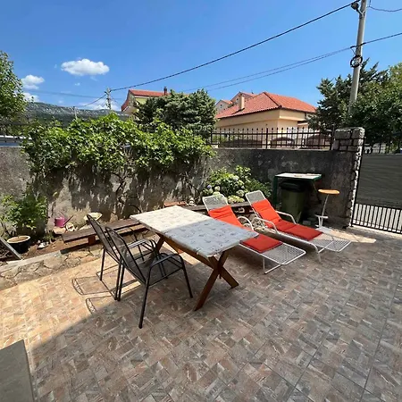 In 54719 Apartman *